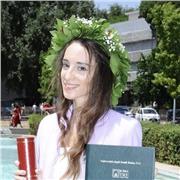 Let’s go!Sono Asja, laureata, e da anni nel tempo libero vi aiuto con l’italiano, l’inglese, lo spagnolo e i rognosi compiti!